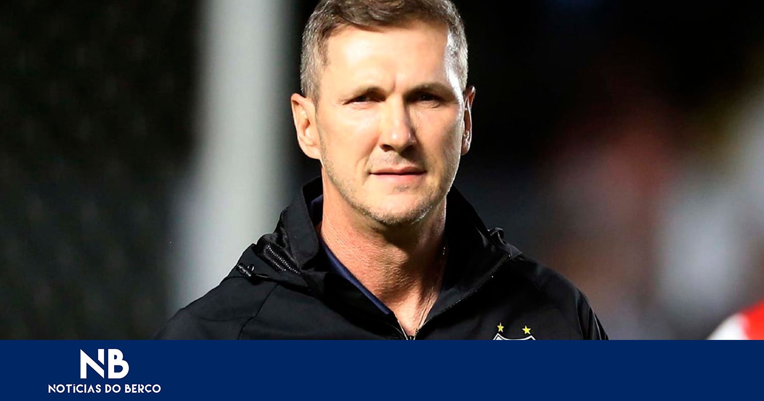 Paulo Turra assiste ao jogo com o Gil Vicente