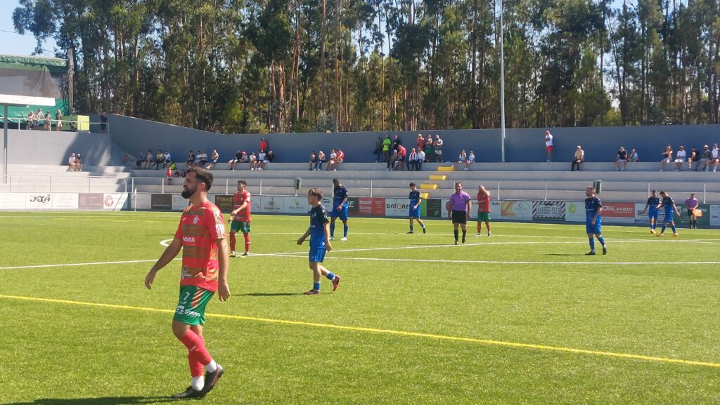 Amigável decorreu no Campo da Fraga, inserido na festa do emigrante.