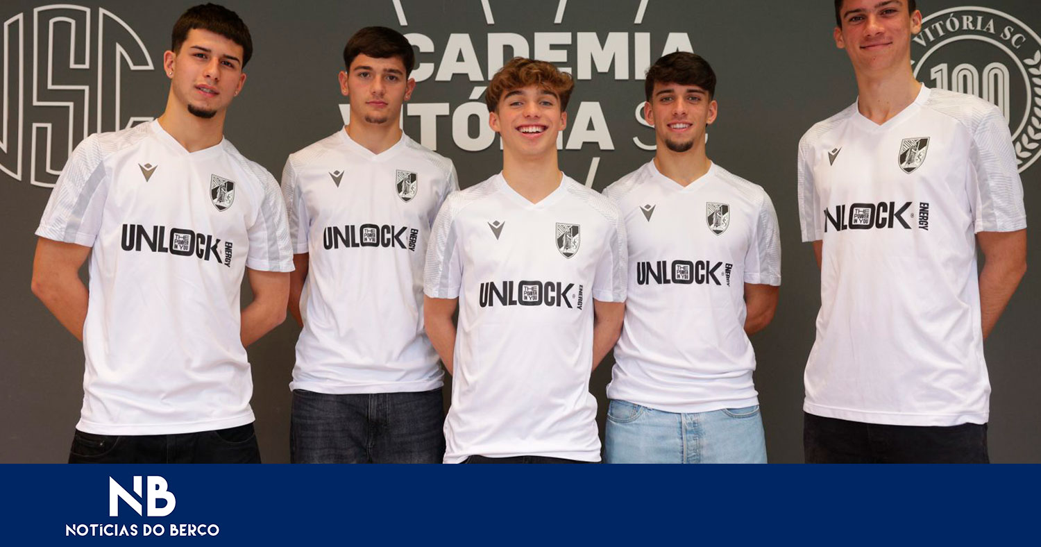 Contrato profissional para cinco jogadores
