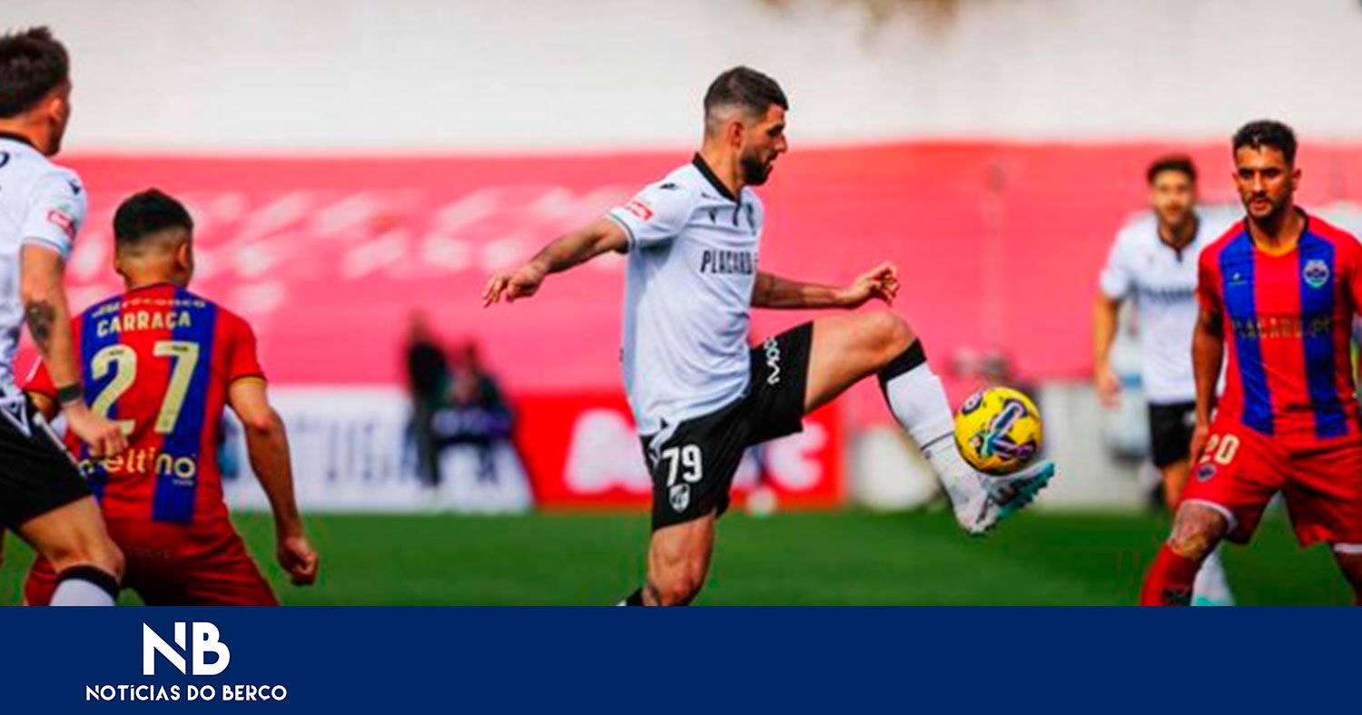 Vitória vence em Chaves com golos de Jota e Tiago Silva