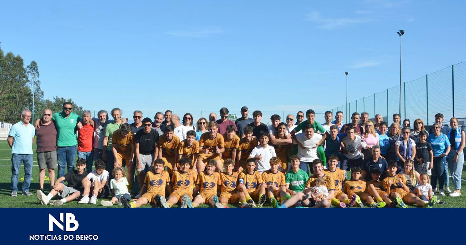 Juniores do Pevidém festejaram subida à primeira divisão