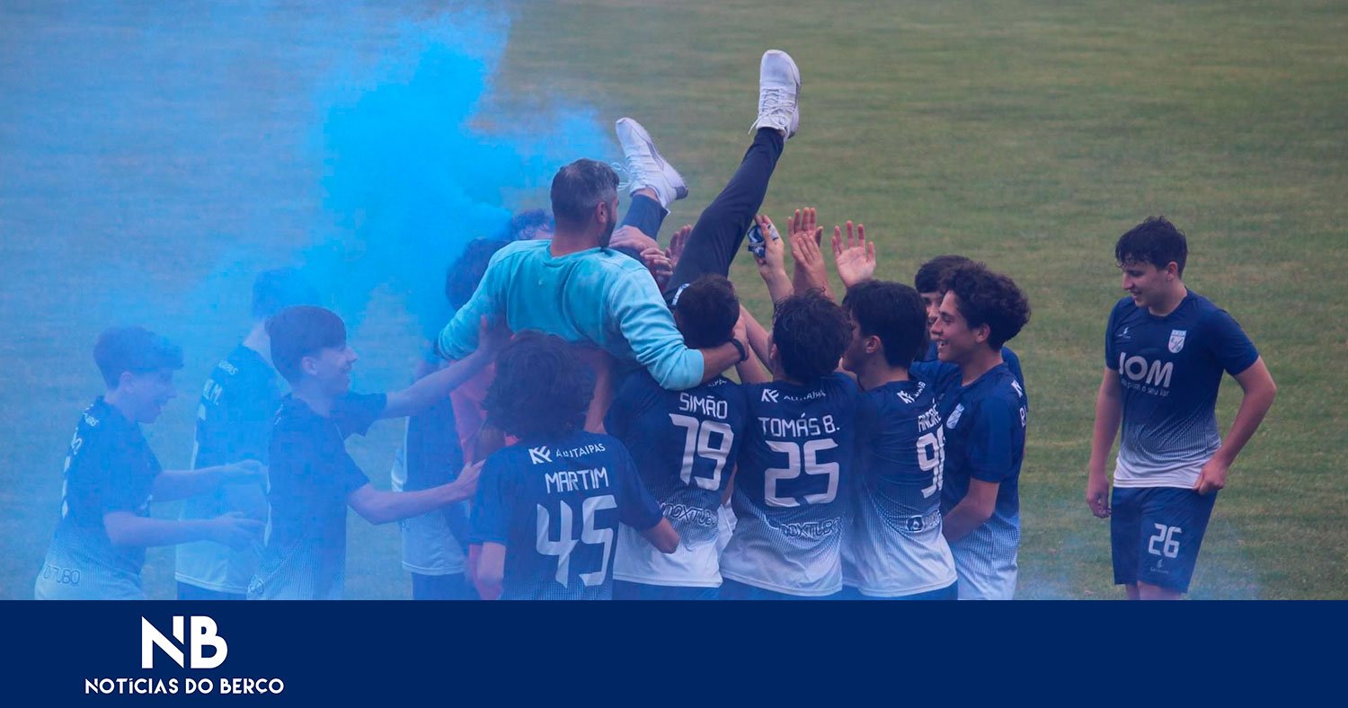 Iniciados do Sandinenses festejaram subida