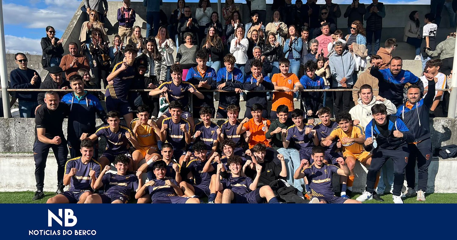 Juniores do Santiago festejaram título