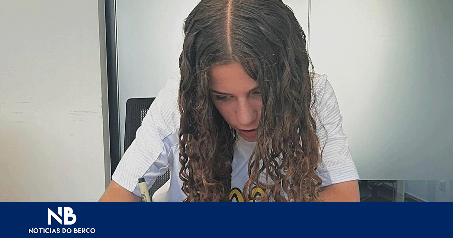Inês Macedo assina pelo Vitória