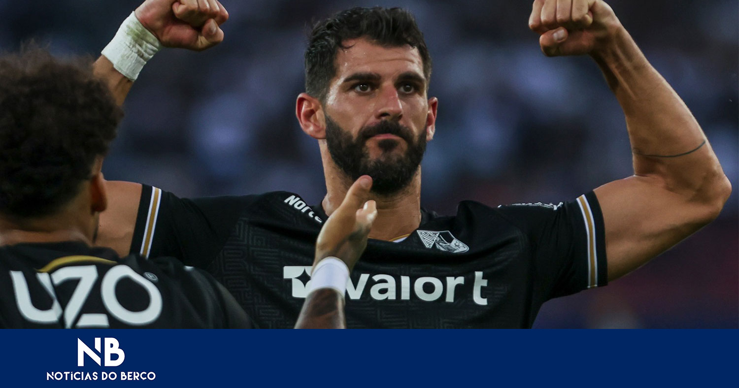 Vitória vence e mantém a invencibilidade