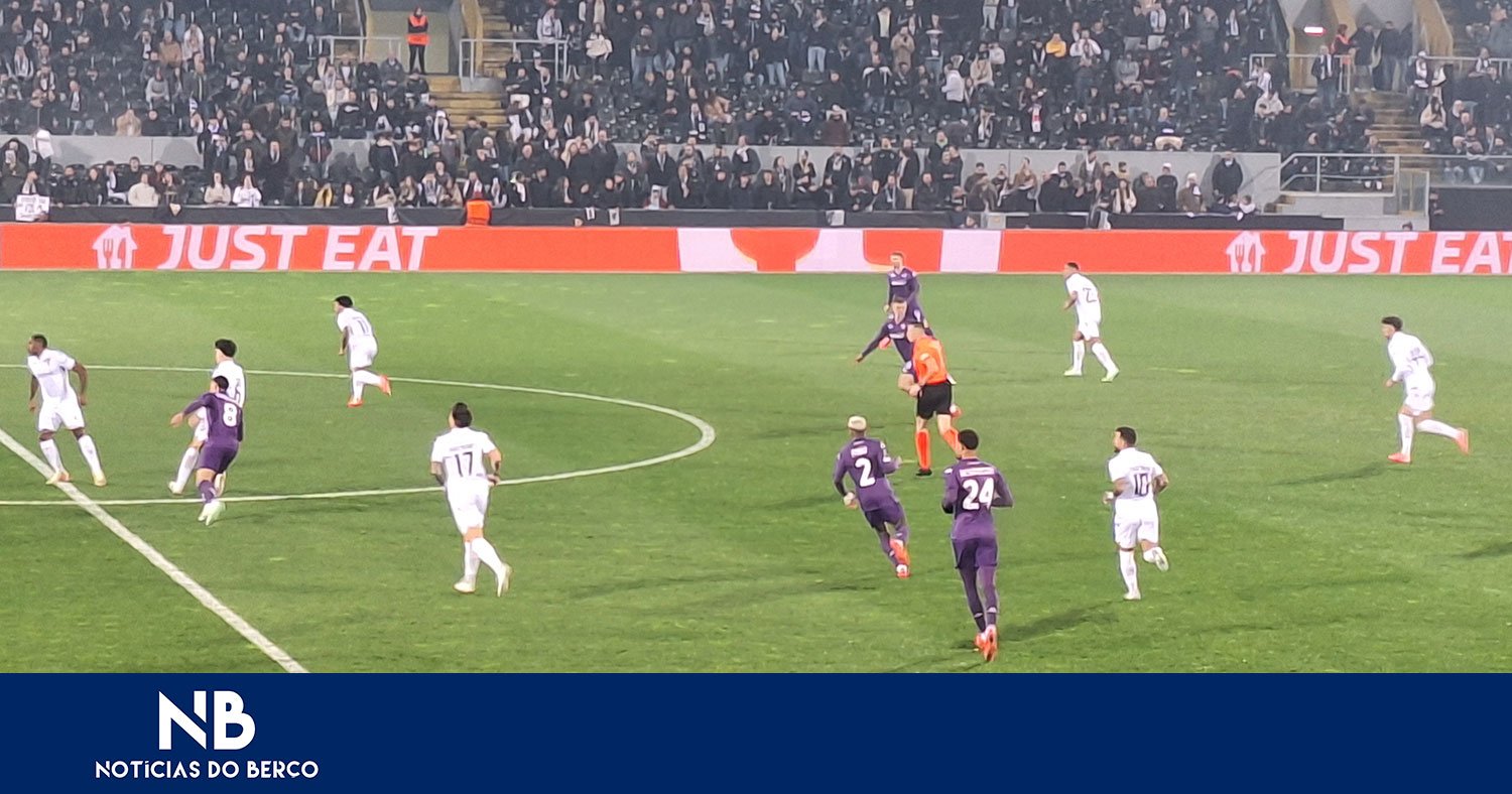 Vitória empata e garante os oitavos de final