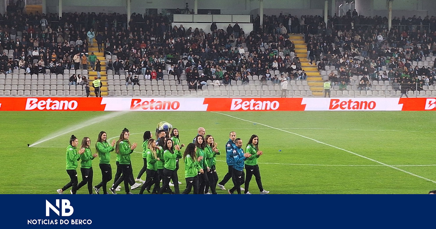 Equipa feminina subiu ao relvado