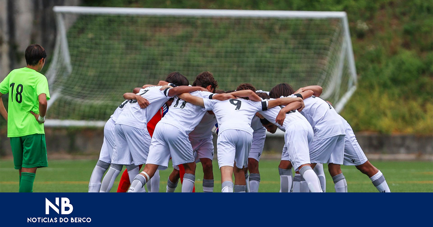 Vitória empata e mantém vantagem para o rival