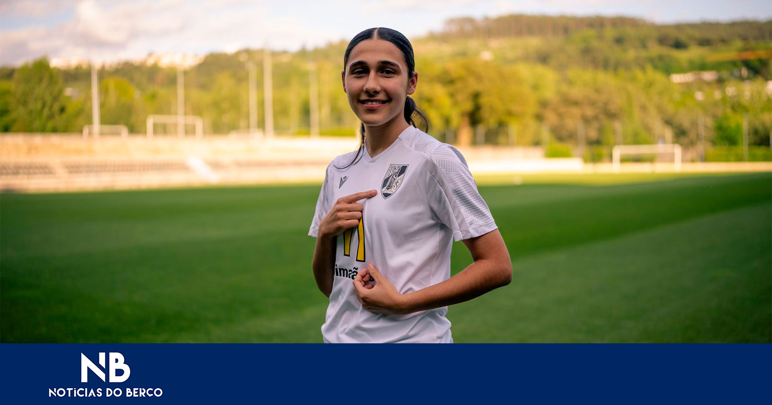Maria Macedo assina contrato de formação com o Vitória