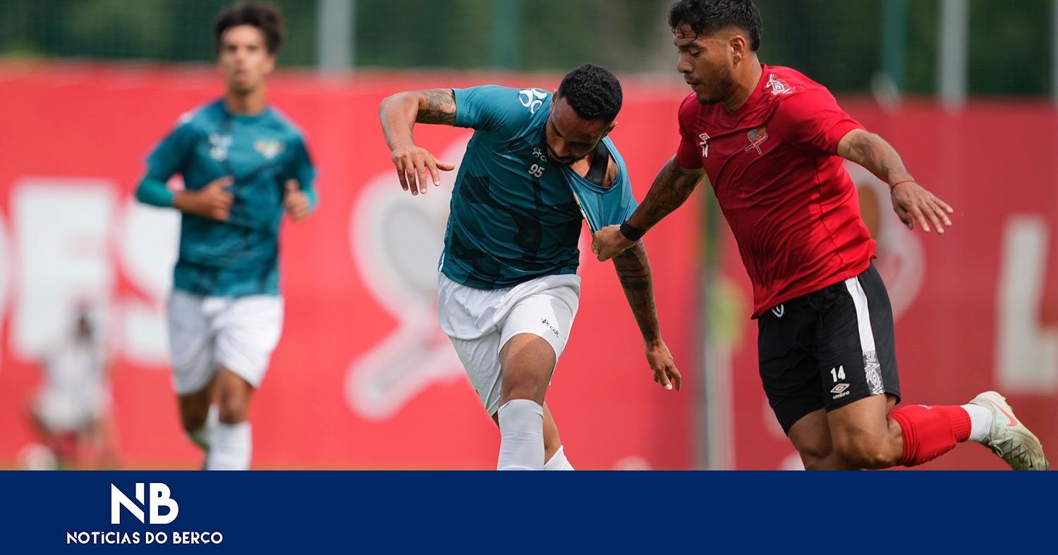 Vasco Botelho da Costa observou juniores no amigável com o Leixões