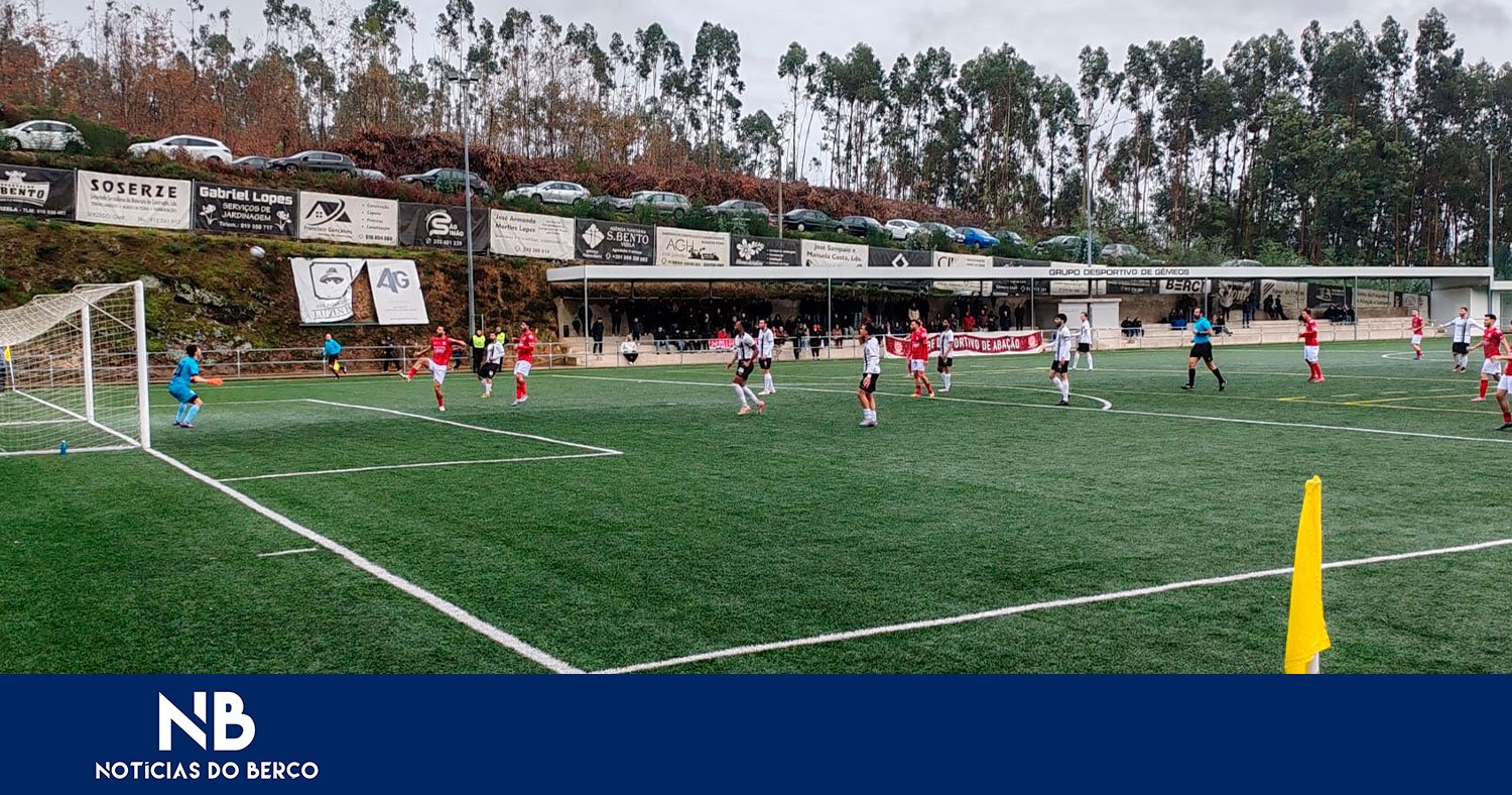 Abação goleia e permanece só com vitórias em casa