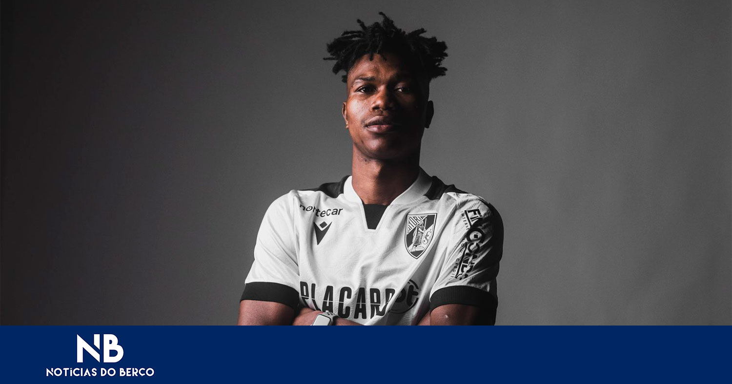 Ejike Opara garantido por quatro anos