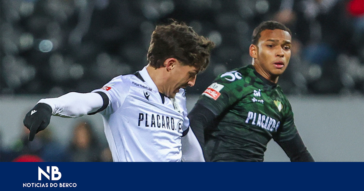 Vitória vence dérbi com soluções do banco