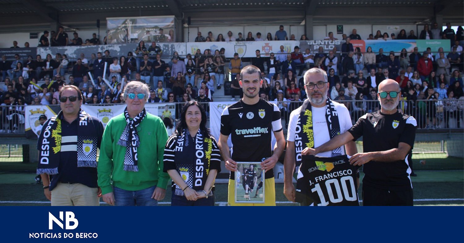 Chico homenageado pelos 100 jogos pelo Ronfe