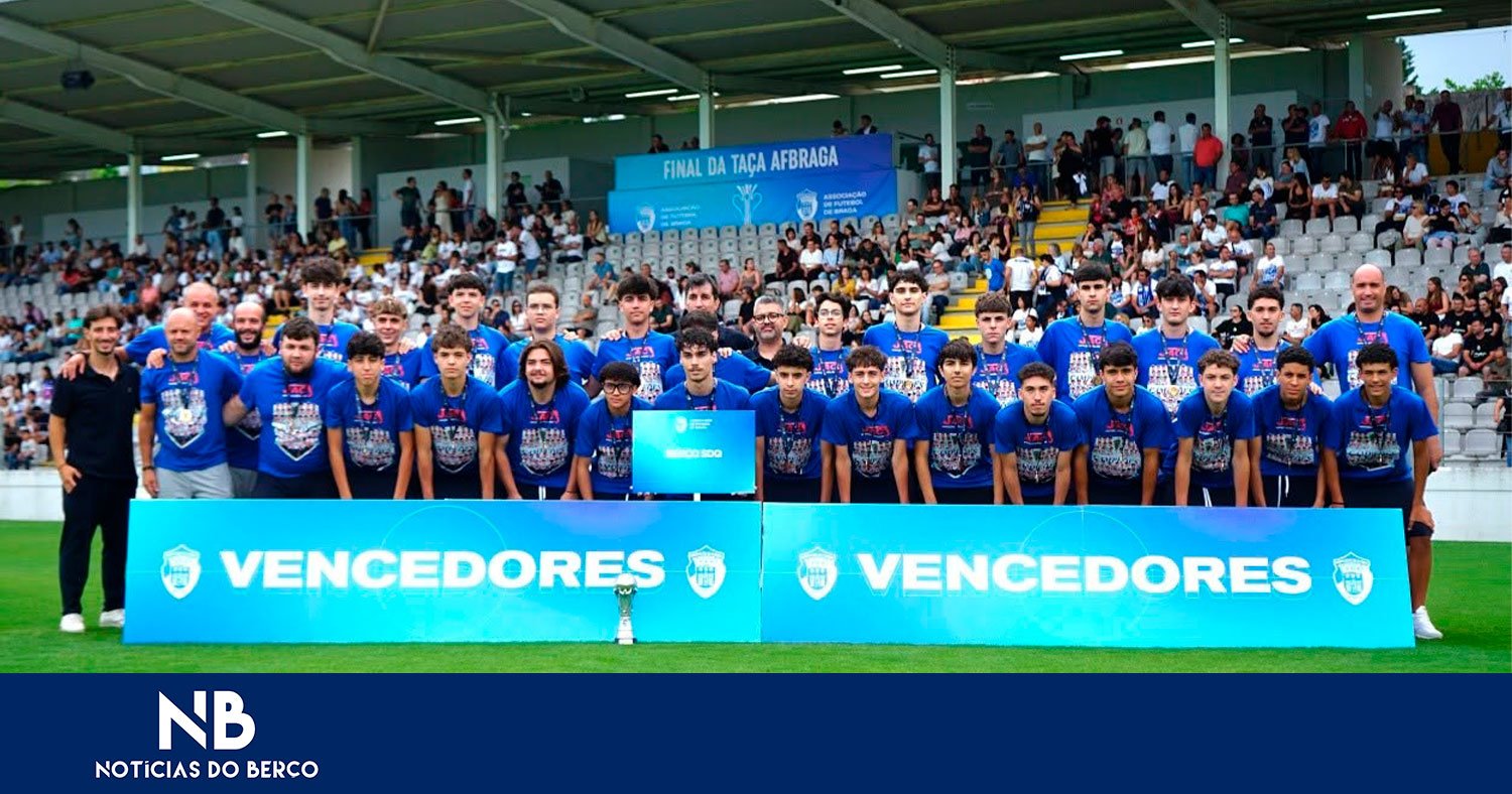 Juvenis do Berço receberam a Taça de Campeão