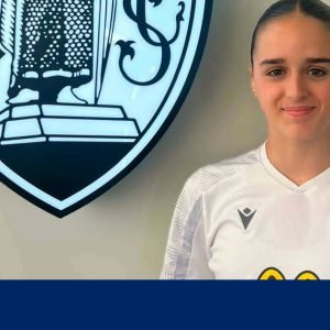 Ana Carolina reforça o Vitória