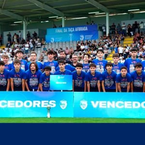 Juvenis do Berço receberam a Taça de Campeão