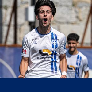 Berço mantém liderança com goleada