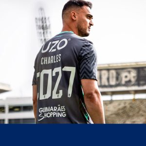Charles ganha corrida a Castillo