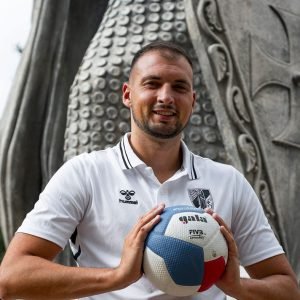 Diogo Botto: “Honrar esta massa adepta que contagia”