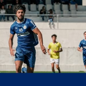 Goleador Miguel Moreira reforça Arões