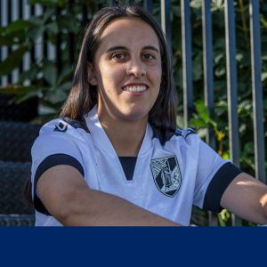 Vitória renova com Maria Salgado