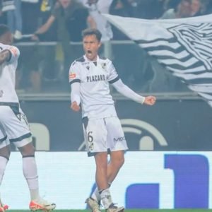 Mitrovic e Telmo Arcanjo procuram minutos nos jogos das seleções