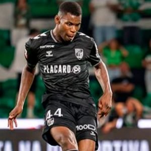 Médio Doucet apto para o dérbi