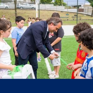 Escola Básica de Agrolongo com novo sintético