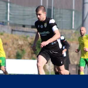 Ronfe com triunfo tranquilo diante o Louro