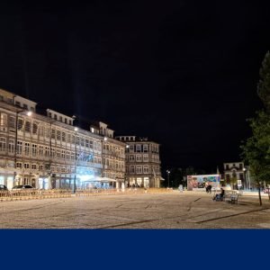 Largo do Toural com iluminação reforçada