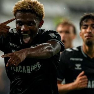 Vitória B sorri na visita ao Varzim