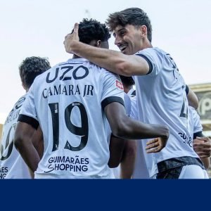 Vitória regressa aos triunfos com goleada