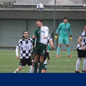 Campelos vence dérbi e segura liderança