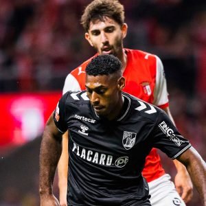 Vitória perde dérbi na casa do rival