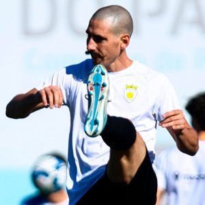 Ronfe com triunfo expressivo assume a liderança